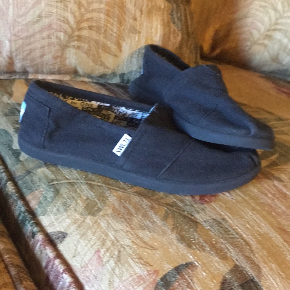 Toms - Picture 3 of 6